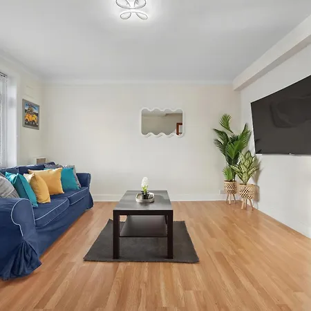Vichy - Edgware Way 2 Bed Modern Apartment
